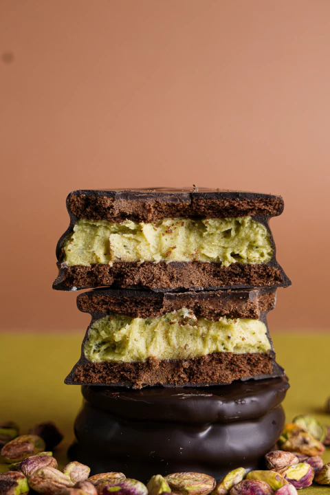 Alfajor con crema sabor pistacho - Un Rincón Vegano